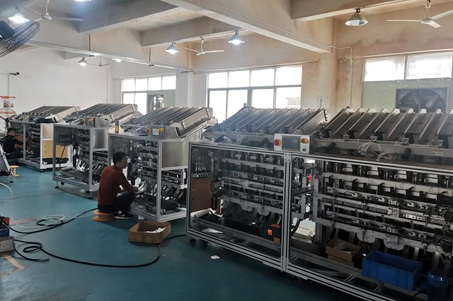 10頭全自動(dòng)面膜灌裝機(jī)能滿(mǎn)足目前面膜加工的需求